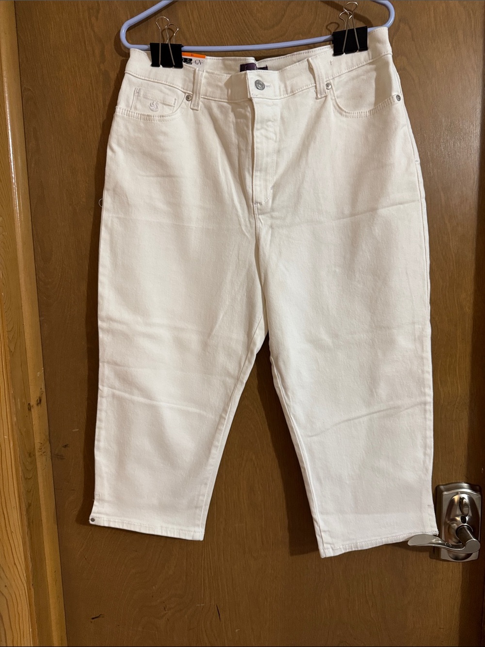 Gloria Vanderbilt White Jeans with Purple Label Detail